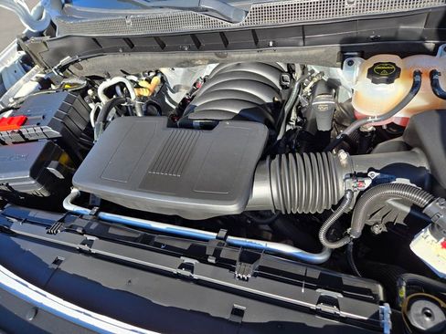 Used 2024 Chevrolet Suburban LT image 17