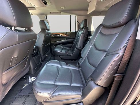 Used 2020 Cadillac Escalade ESV Premium Luxury AWD/4WD image 32