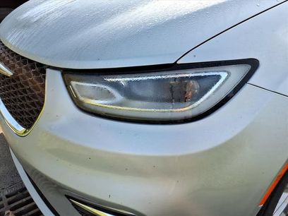Used 2024 Chrysler Pacifica Touring-L