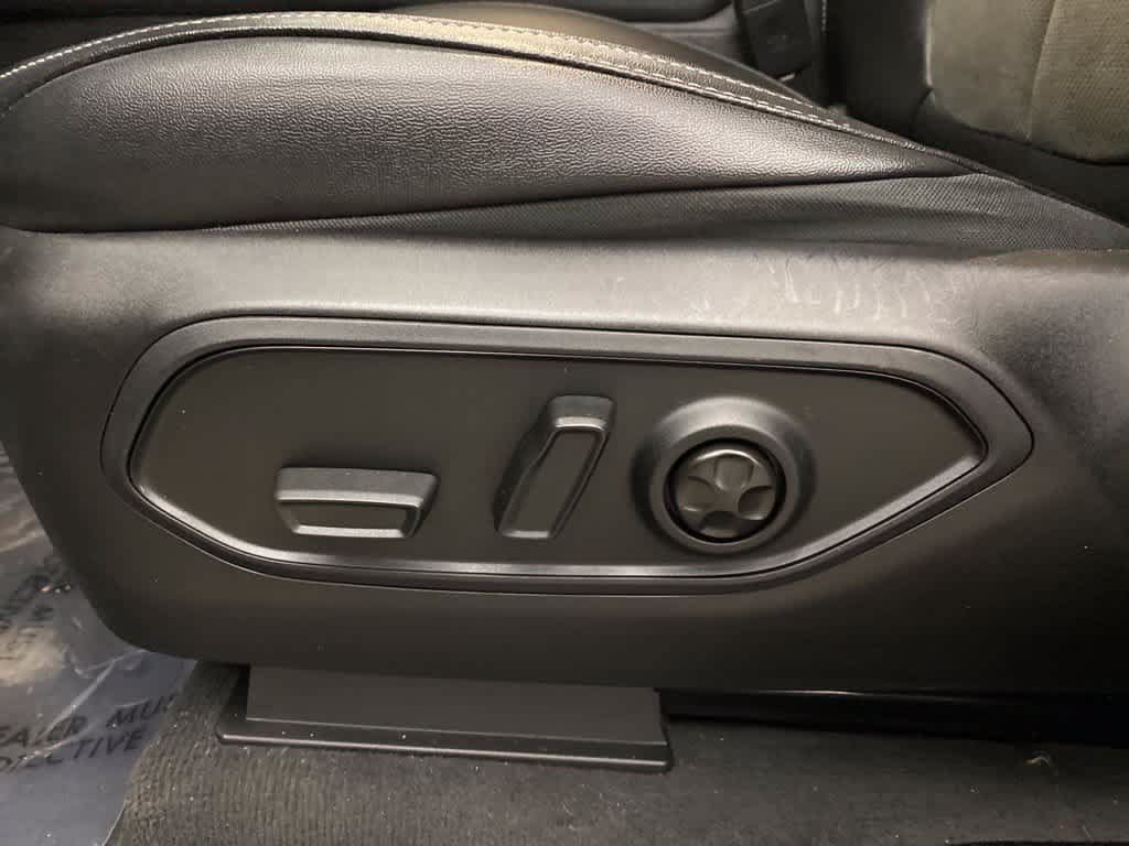 Used 2023 Jeep Grand Cherokee Altitude AWD/4WD image 15