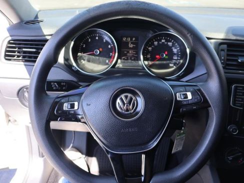 Used 2016 Volkswagen Jetta S image 14