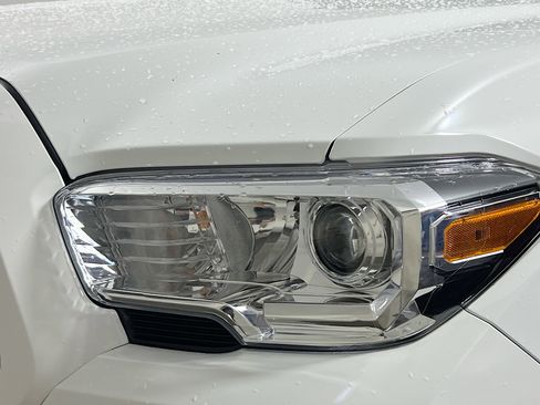 Used 2023 Toyota Tacoma SR5 w/ Technology Package image 11