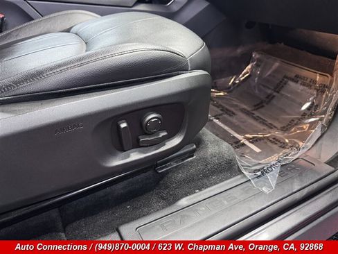 Used 2019 Land Rover Range Rover Evoque SE AWD/4WD image 23