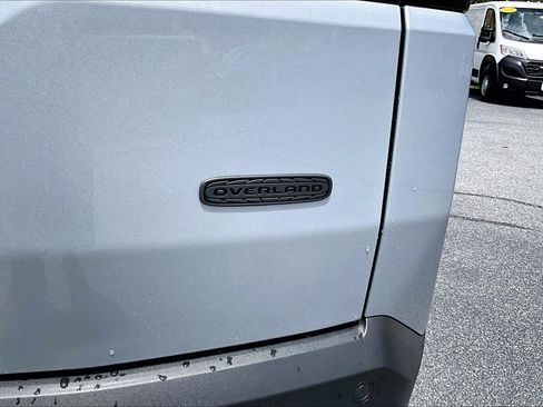 New 2026 Jeep Cherokee Overland w/ Trailer Tow Group AWD/4WD image 13