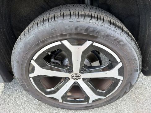 Used 2025 Volkswagen Tiguan SE image 20