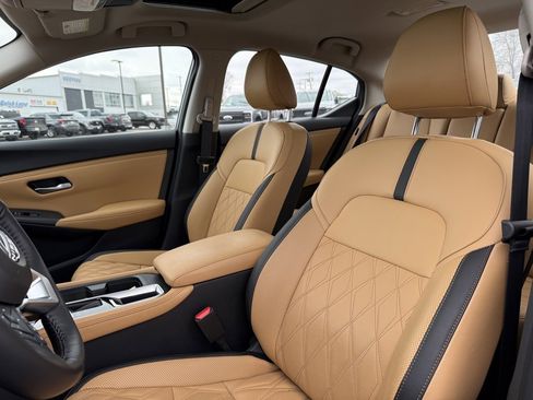 Used 2025 Nissan Sentra SV w/ SV Premium Package image 5