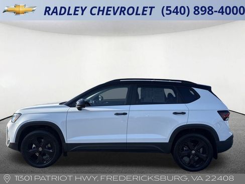 Used 2025 Volkswagen Taos SE image 17