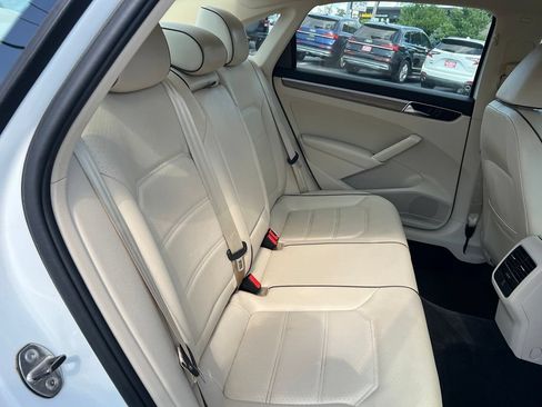Used 2017 Volkswagen Passat 1.8T SE FWD image 25