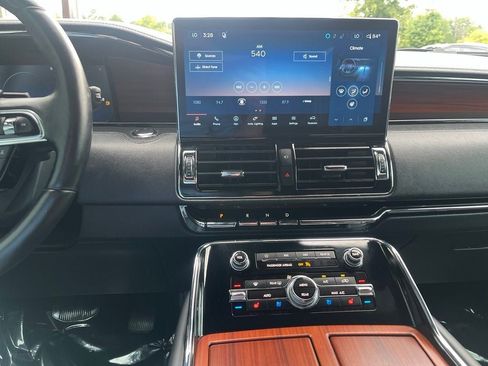 Certified 2024 Lincoln Navigator L Reserve AWD/4WD image 32