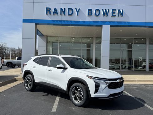 New 2026 Chevrolet Trax LT image 1