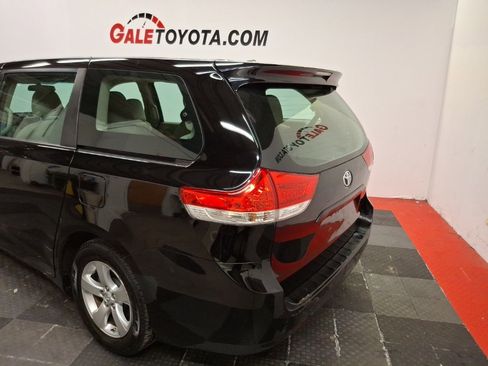 Used 2014 Toyota Sienna L image 5
