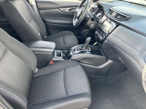 Used 2020 Nissan Rogue SV FWD image 29
