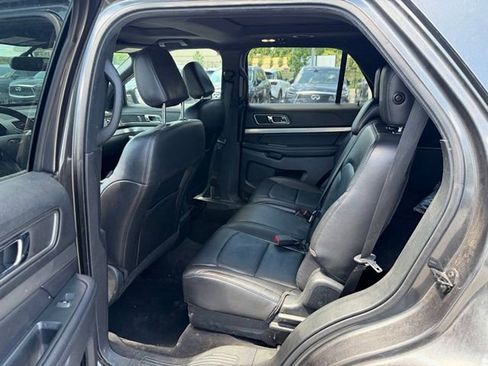 Used 2018 Ford Explorer XLT w/ Equipment Group 202A AWD/4WD image 10