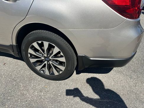Used 2017 Subaru Outback 2.5i Limited image 10