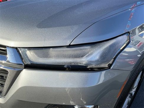 Used 2023 Chevrolet Traverse LT image 10