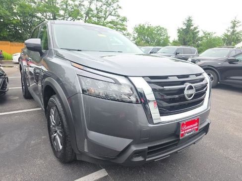 Certified 2025 Nissan Pathfinder SV FWD image 2