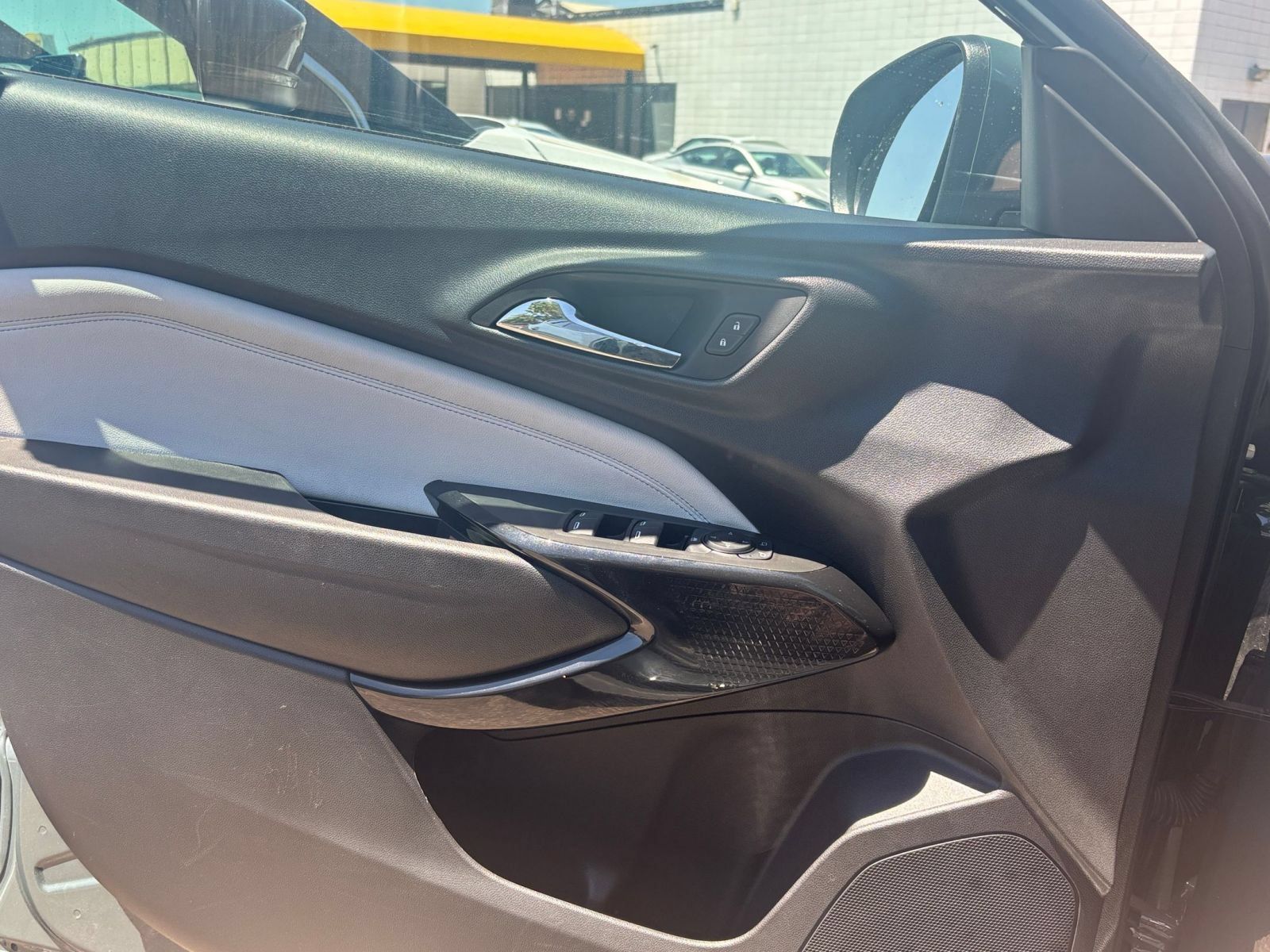 Used 2025 Chevrolet Trax LT FWD image 18