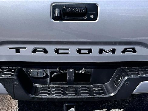 Used 2016 Toyota Tacoma TRD Off-Road image 10