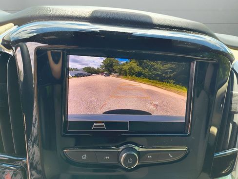 Used 2022 Chevrolet Traverse LS AWD/4WD image 17