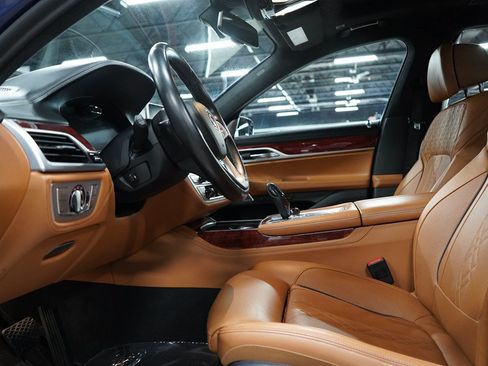 Used 2022 BMW ALPINA B7 xDrive w/ Luxury Rear Seating Package AWD/4WD image 11