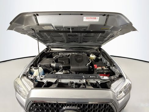 Certified 2018 Toyota Tacoma TRD Off-Road image 27