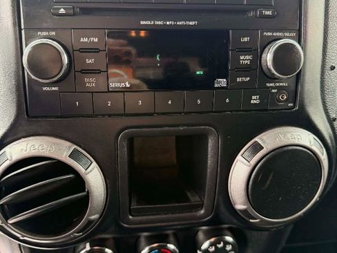 Used 2013 Jeep Wrangler Sport w/ Connectivity Group image 9