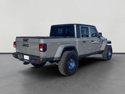 Used 2022 Jeep Gladiator Sport image 5