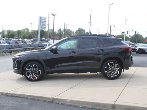 Used 2025 Chevrolet Trax RS FWD image 9
