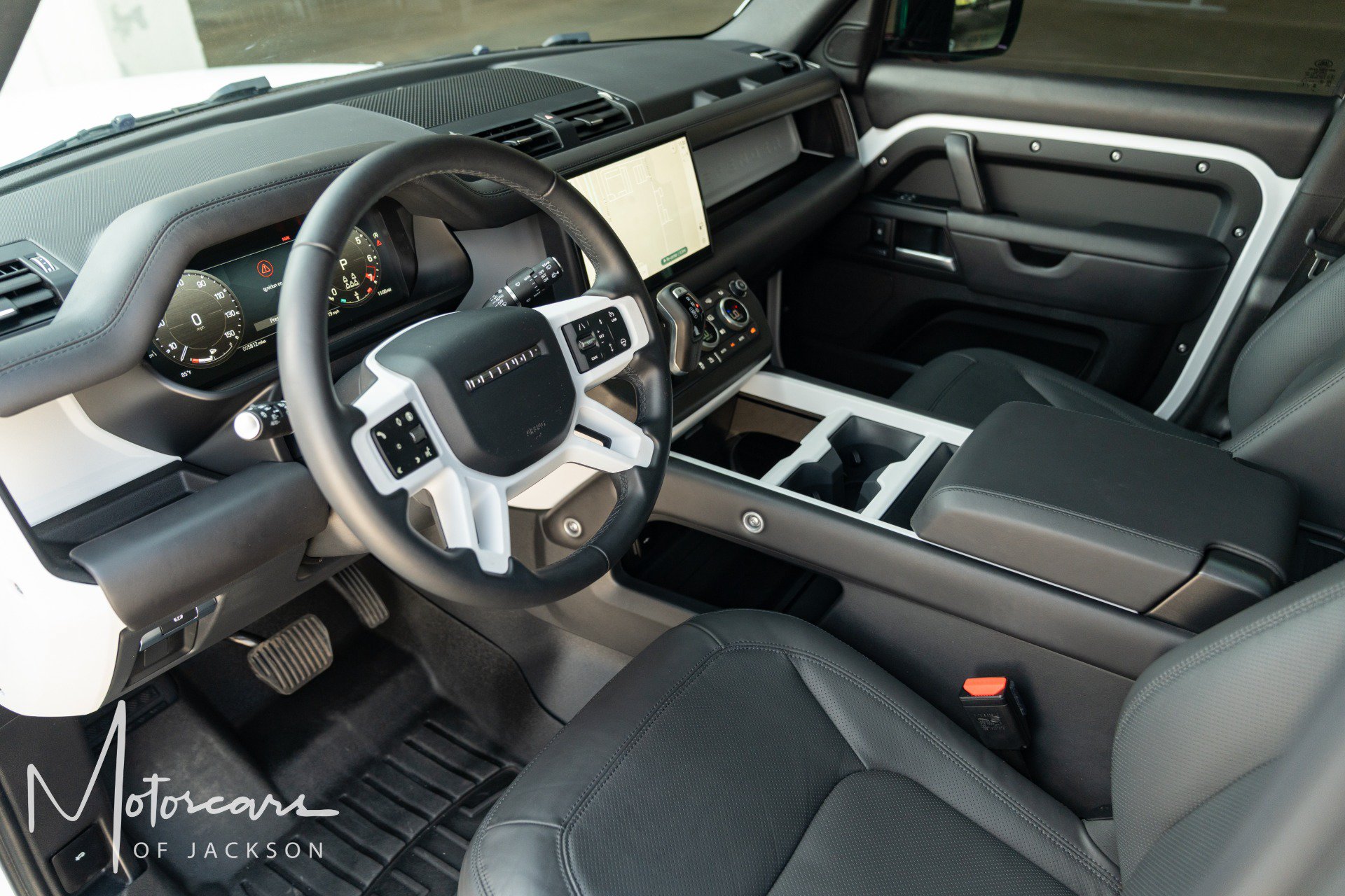 Used 2025 Land Rover Defender 130 X-Dynamic SE AWD/4WD image 35