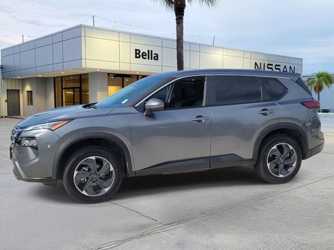 Used 2025 Nissan Rogue SV FWD image 2