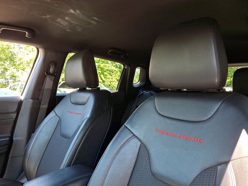 Used 2025 Jeep Compass Trailhawk AWD/4WD image 23
