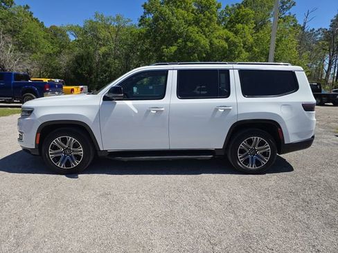 Certified 2024 Jeep Wagoneer Series II w/ Flexible Seating Group image 6