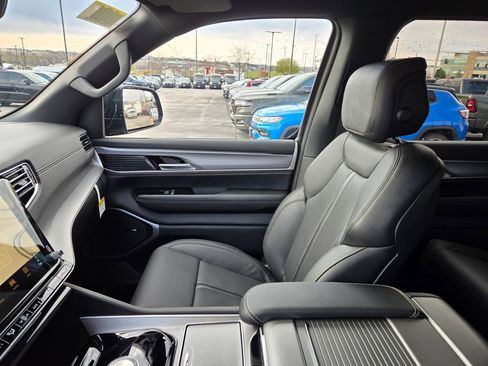 New 2026 Jeep Grand Wagoneer Limited AWD/4WD image 25