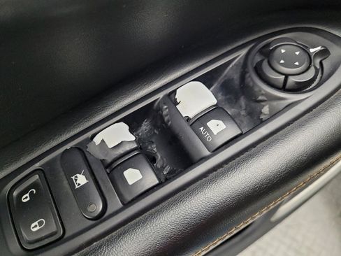 Used 2020 Jeep Compass Limited FWD image 27