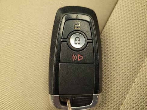Used 2018 Ford Edge SE FWD image 32