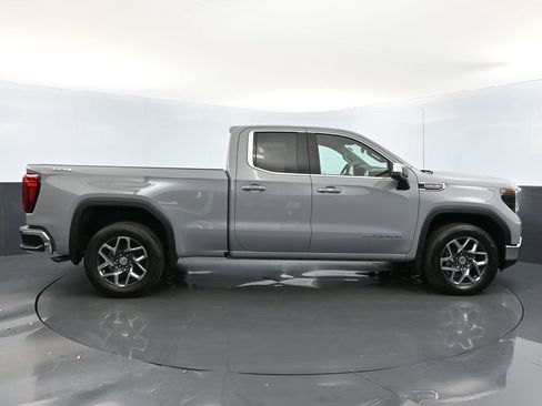 Used 2025 GMC Sierra 1500 SLE w/ Preferred Package image 3