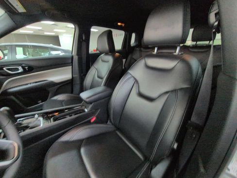 Used 2025 Jeep Compass Limited AWD/4WD image 21