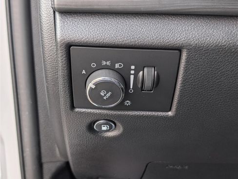 Used 2020 Jeep Grand Cherokee Altitude AWD/4WD image 21