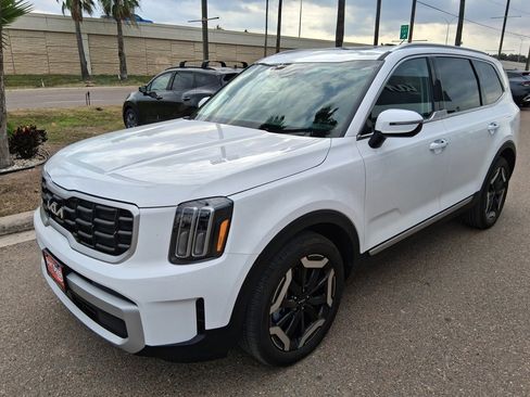 Used 2025 Kia Telluride S image 3