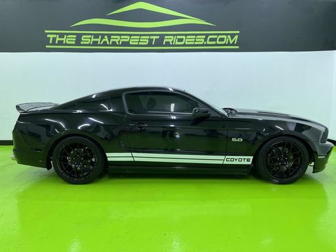Used 2013 Ford Mustang GT Premium w/ Electronics Pkg RWD image 11