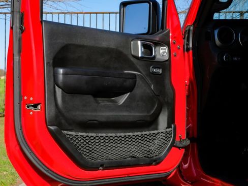 Used 2021 Jeep Gladiator Willys image 25