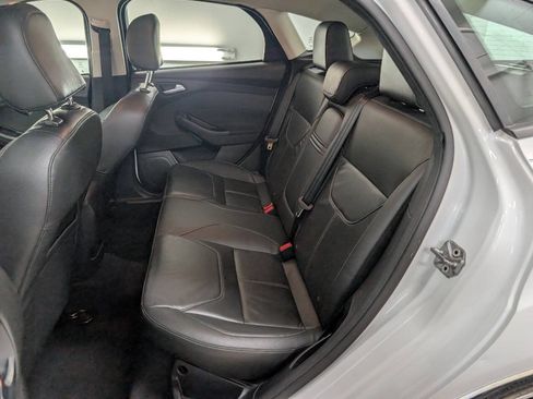 Used 2015 Ford Focus SE w/ Equipment Group 201A FWD image 13