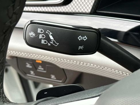 Used 2024 Volkswagen Atlas Peak Edition SE AWD/4WD image 23