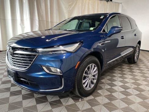 Used 2024 Buick Enclave Essence AWD/4WD image 3
