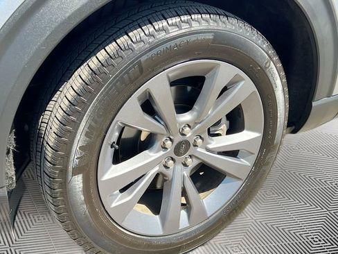 Used 2022 Ford Explorer XLT w/ Equipment Group 202A AWD/4WD image 36