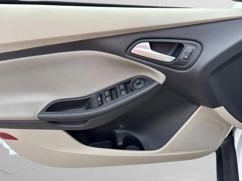 Used 2015 Ford Focus SE FWD image 23