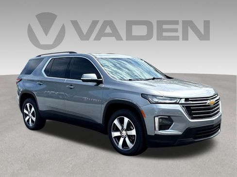Used 2023 Chevrolet Traverse LT w/ LT Premium Package FWD image 1