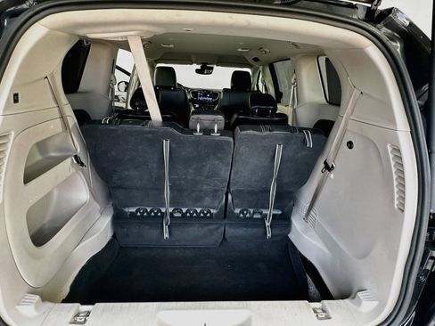 Used 2022 Chrysler Pacifica Touring-L FWD image 23