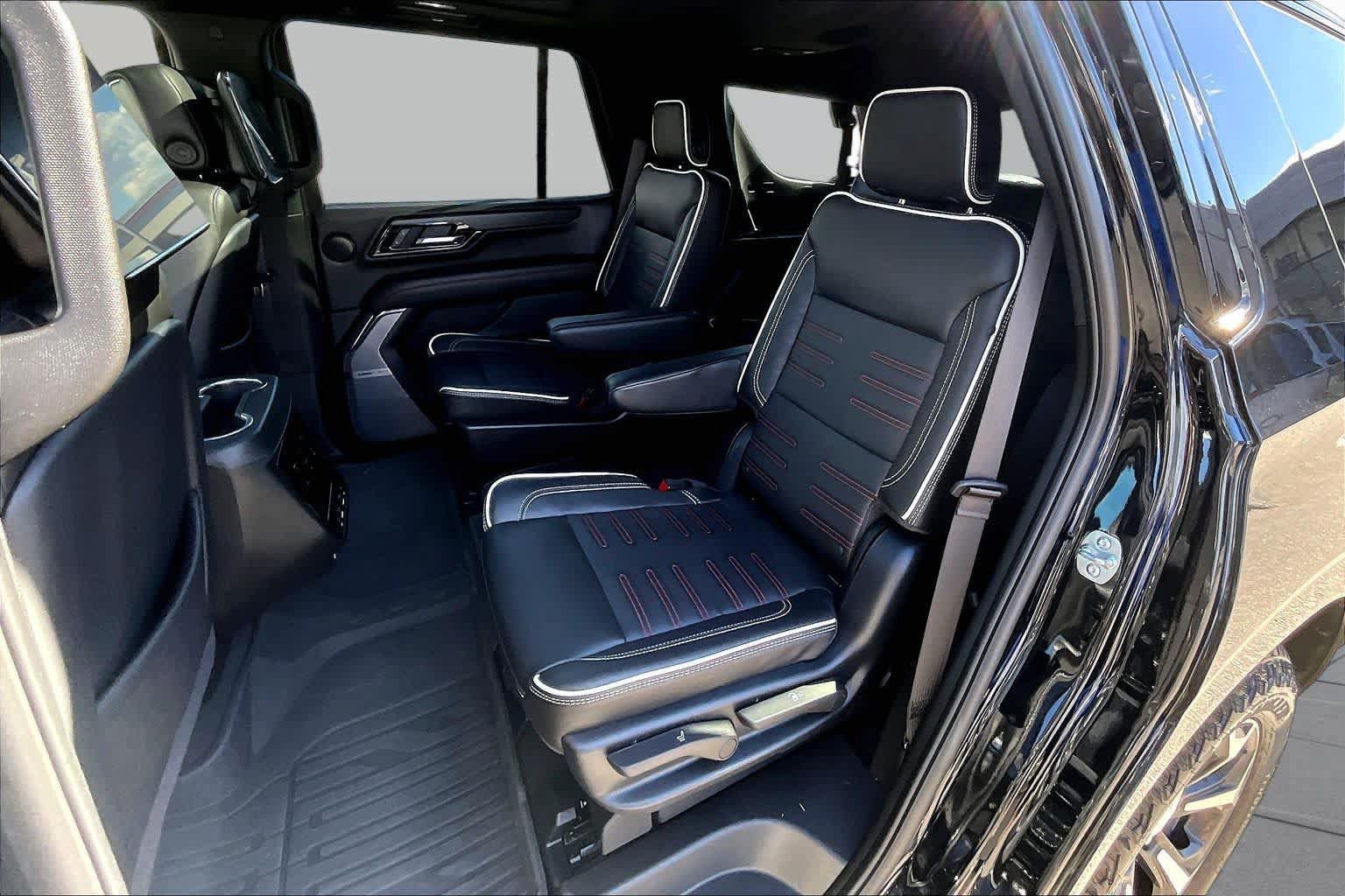 Used 2025 GMC Yukon AT4 Ultimate w/ LPO, Floor Liner Package AWD/4WD image 40