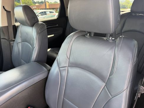 Used 2018 Buick Enclave Premium FWD image 13